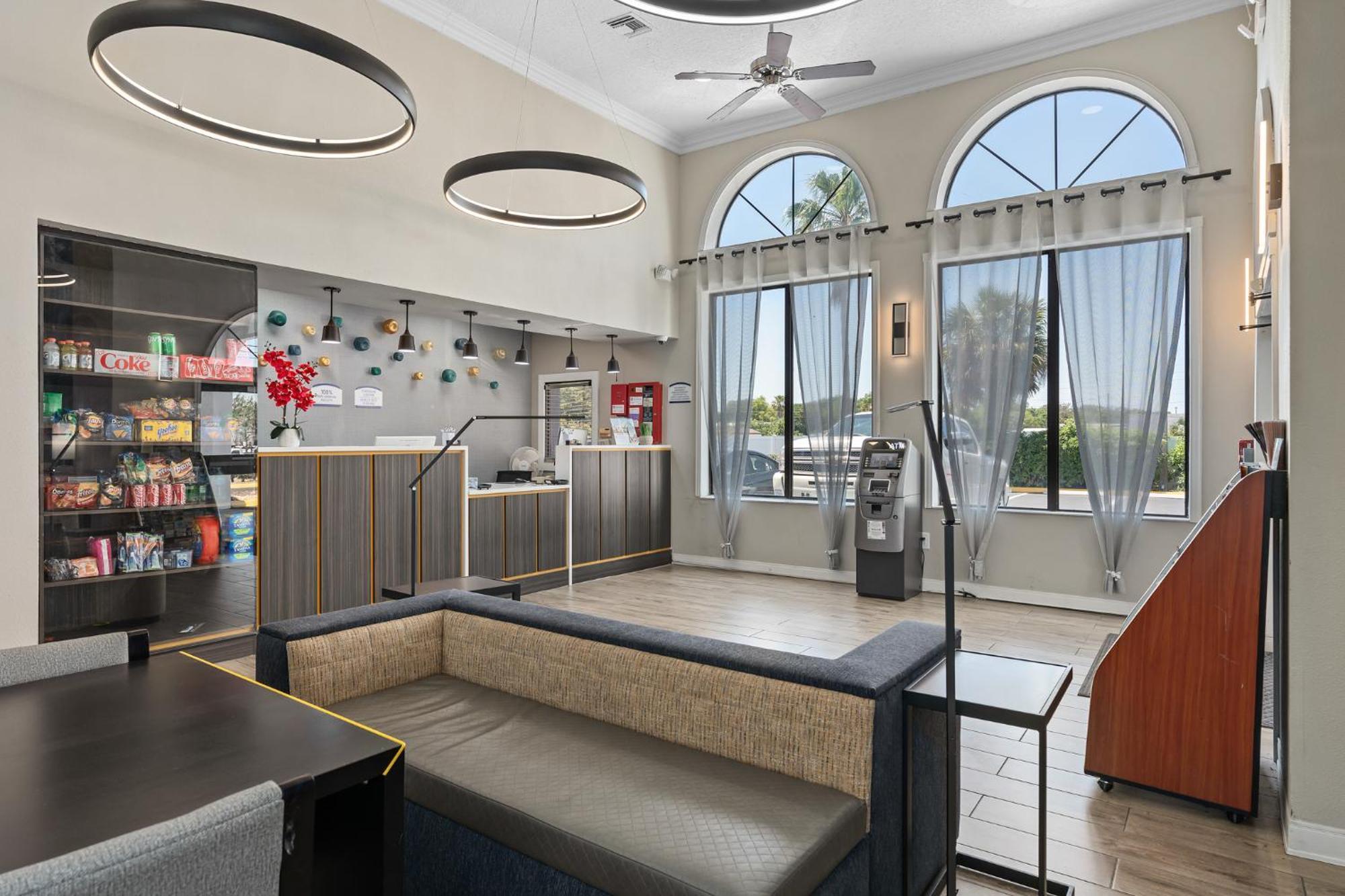 Baymont By Wyndham Orlando East Hotel Alafaya Eksteriør billede