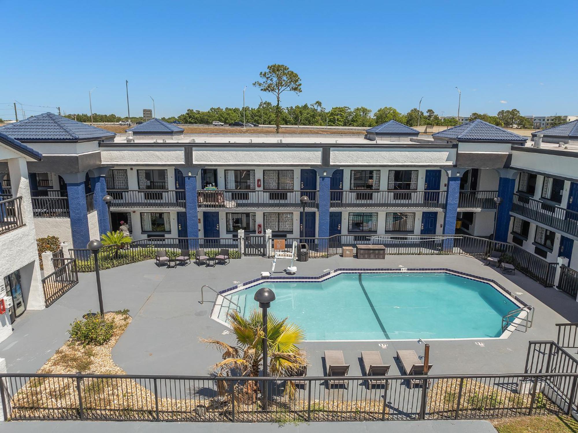 Baymont By Wyndham Orlando East Hotel Alafaya Eksteriør billede