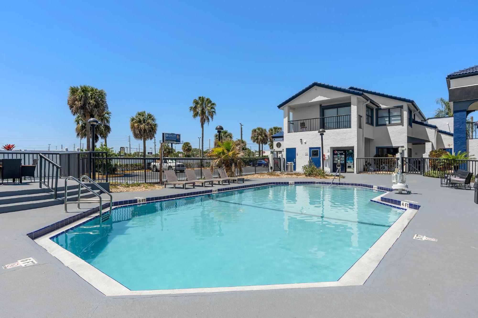 Baymont By Wyndham Orlando East Hotel Alafaya Eksteriør billede