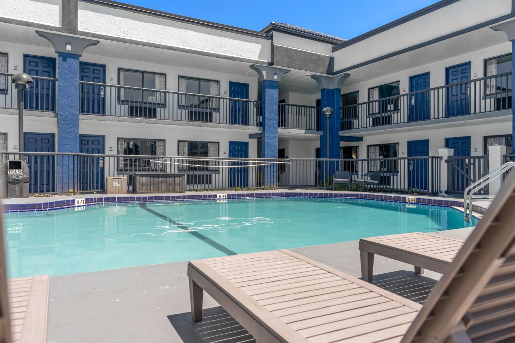 Baymont By Wyndham Orlando East Hotel Alafaya Eksteriør billede