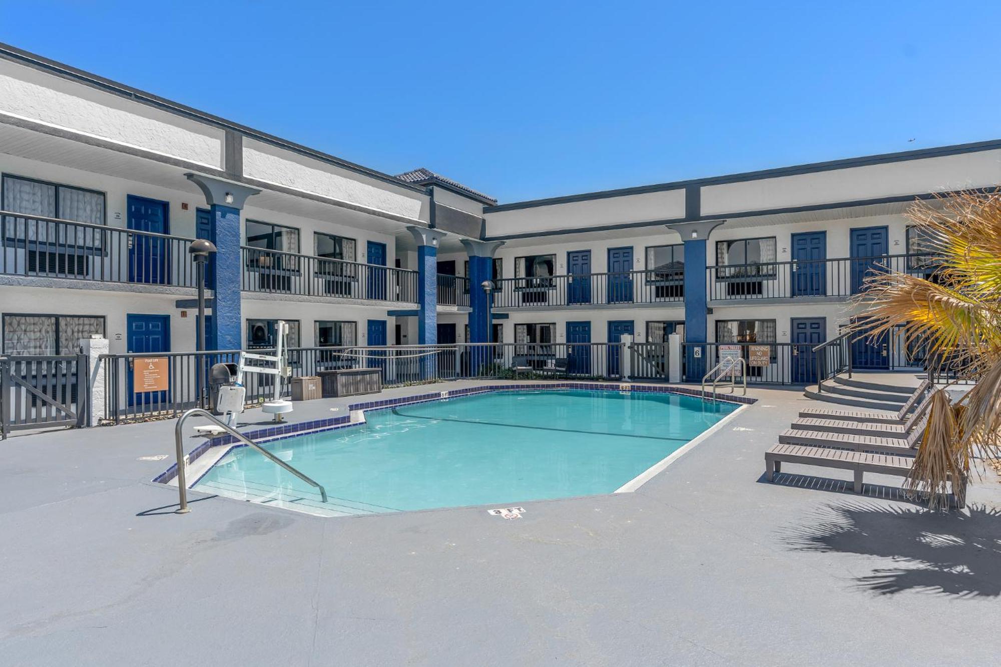 Baymont By Wyndham Orlando East Hotel Alafaya Eksteriør billede