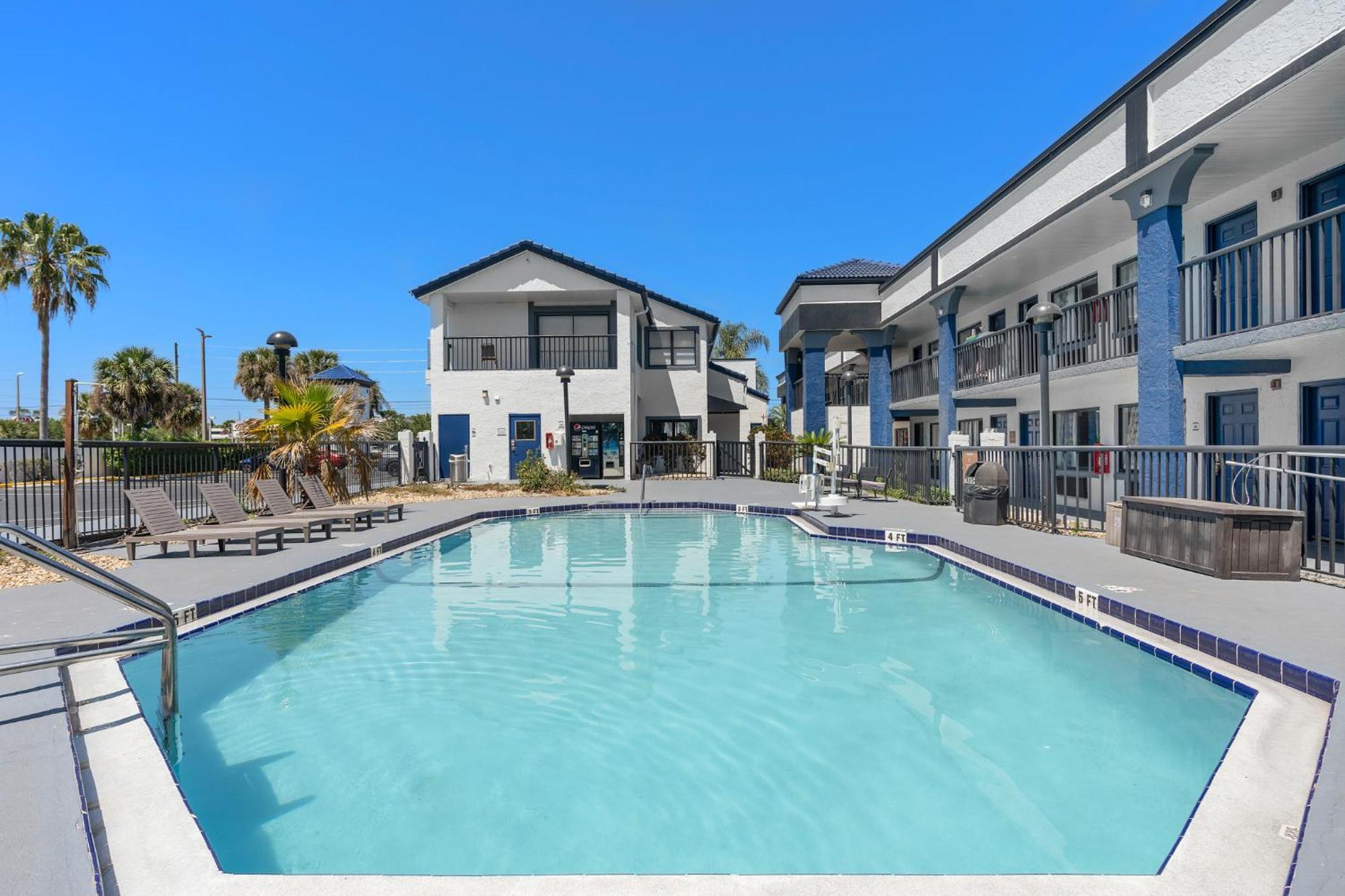 Baymont By Wyndham Orlando East Hotel Alafaya Eksteriør billede