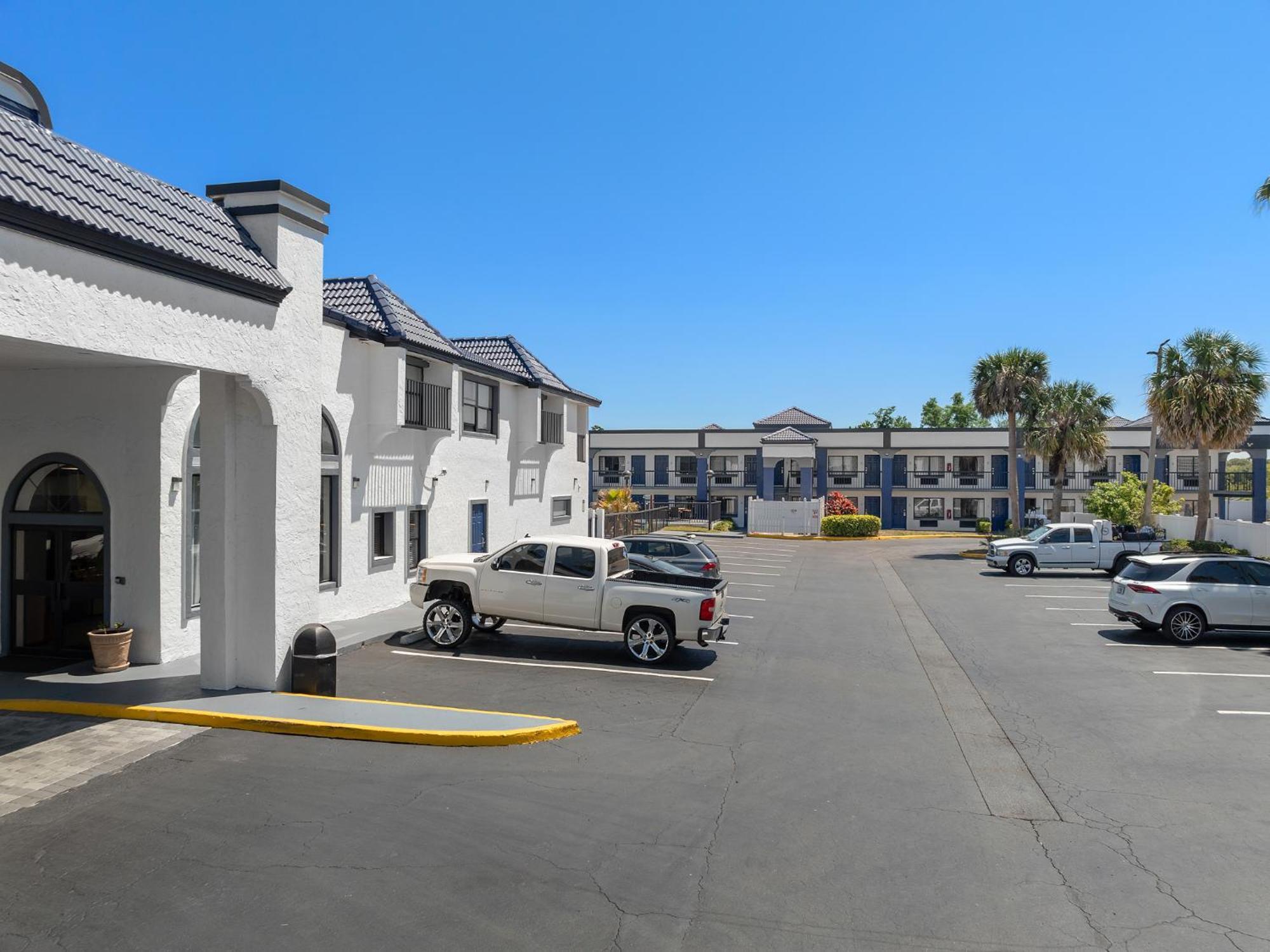 Baymont By Wyndham Orlando East Hotel Alafaya Eksteriør billede