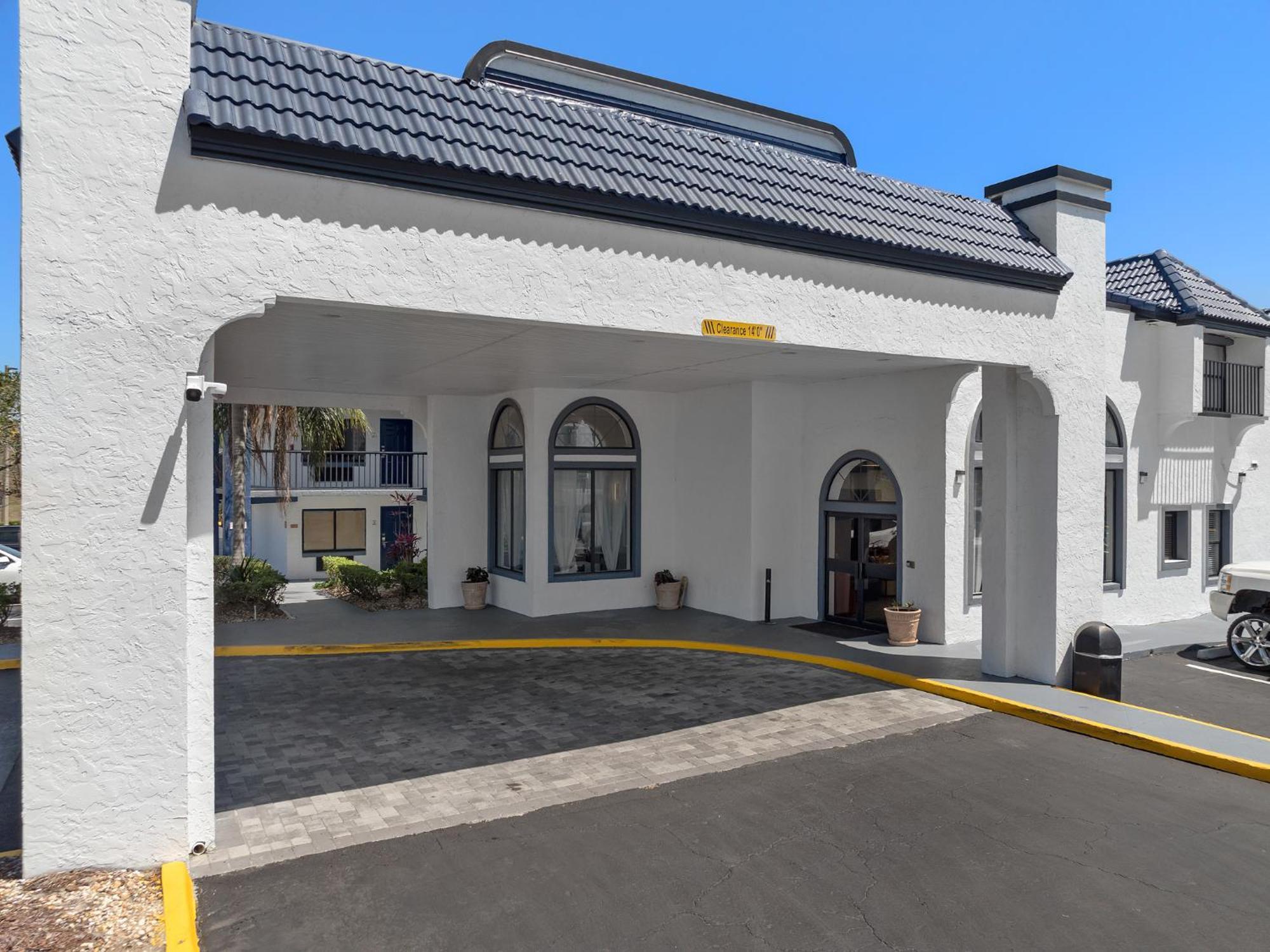 Baymont By Wyndham Orlando East Hotel Alafaya Eksteriør billede